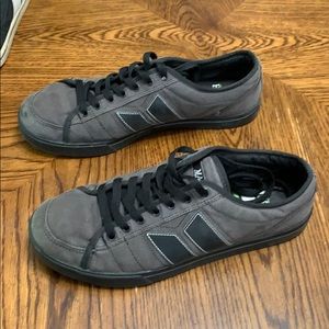 Men’s size 10 Macbeth skate shoes